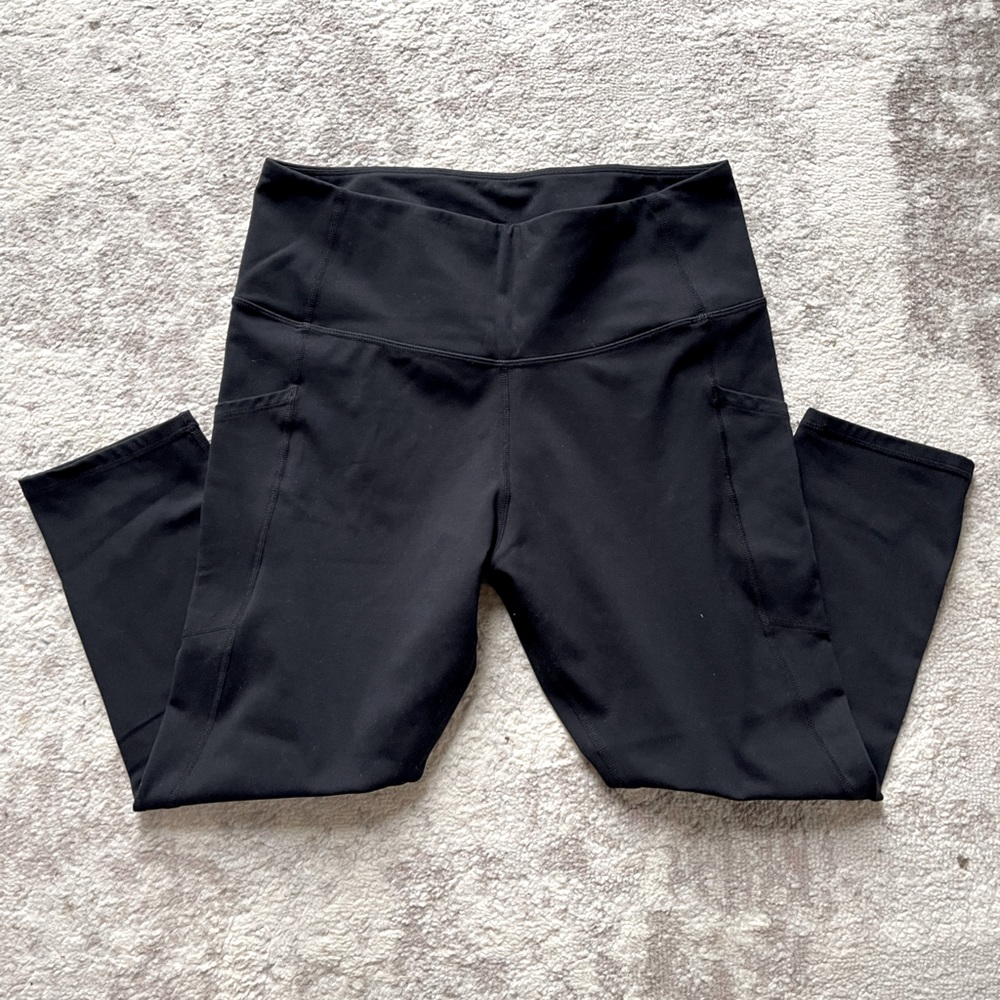 Women’s black Capri leggings with pockets